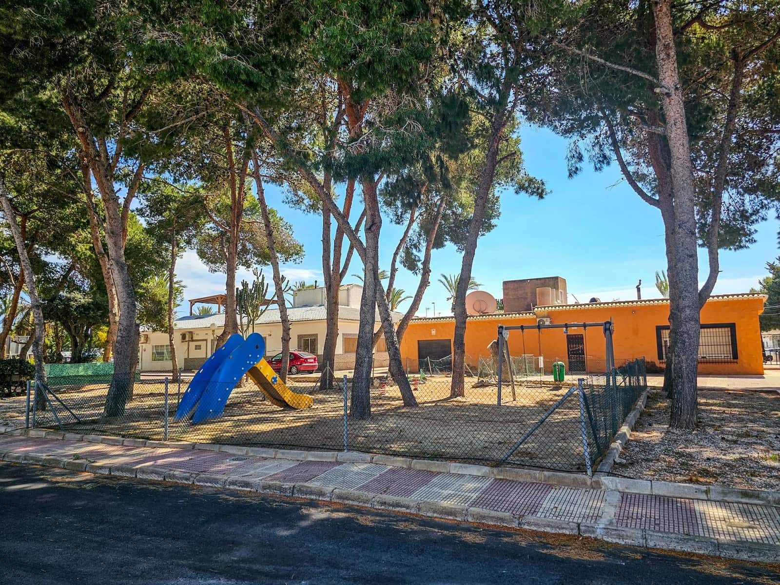 2 bedroom Bungalow for sale in El Limonar with pool - € 149,900 (Ref: 9726660)