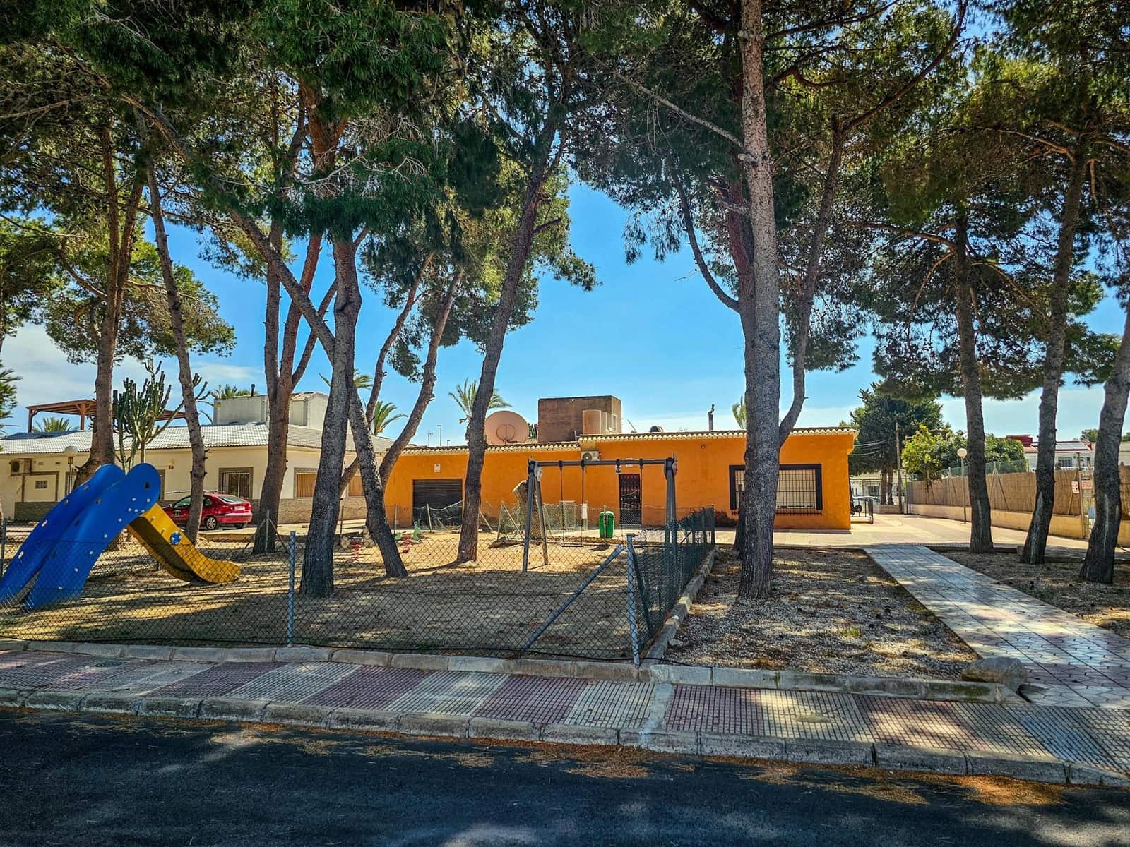 2 bedroom Bungalow for sale in El Limonar with pool - € 149,900 (Ref: 9726660)