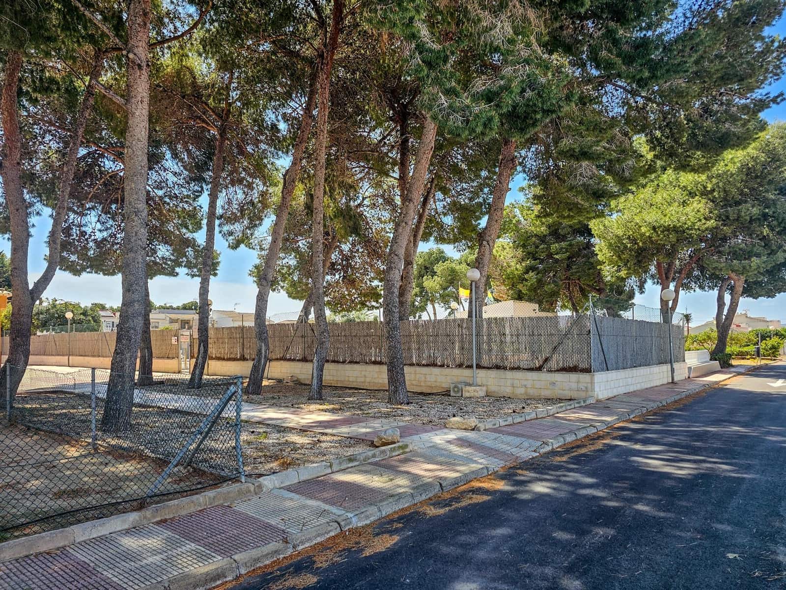 2 bedroom Bungalow for sale in El Limonar with pool - € 149,900 (Ref: 9726660)