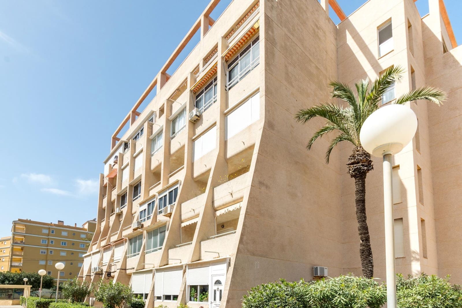 1 chambre Appartement à vendre à Torrevieja avec piscine - 127 260 € (Ref: 9758989)