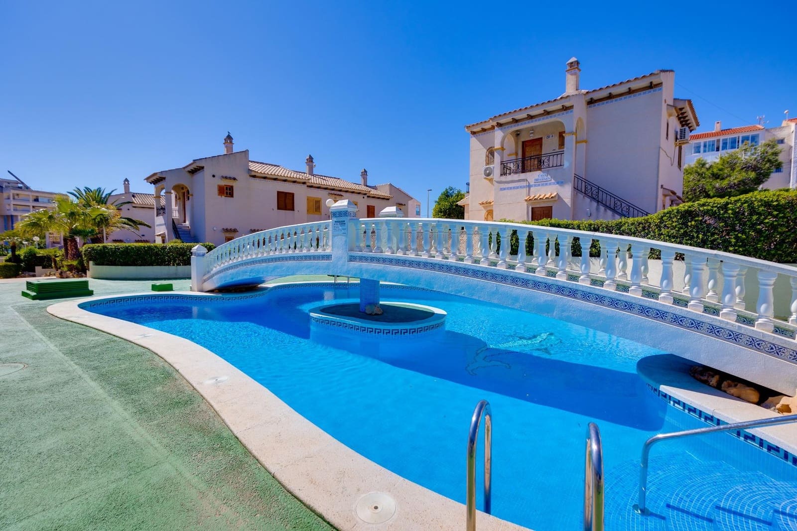 4 bedroom Villa for sale in La Mata with pool garage - € 365,000 (Ref: 9783611)