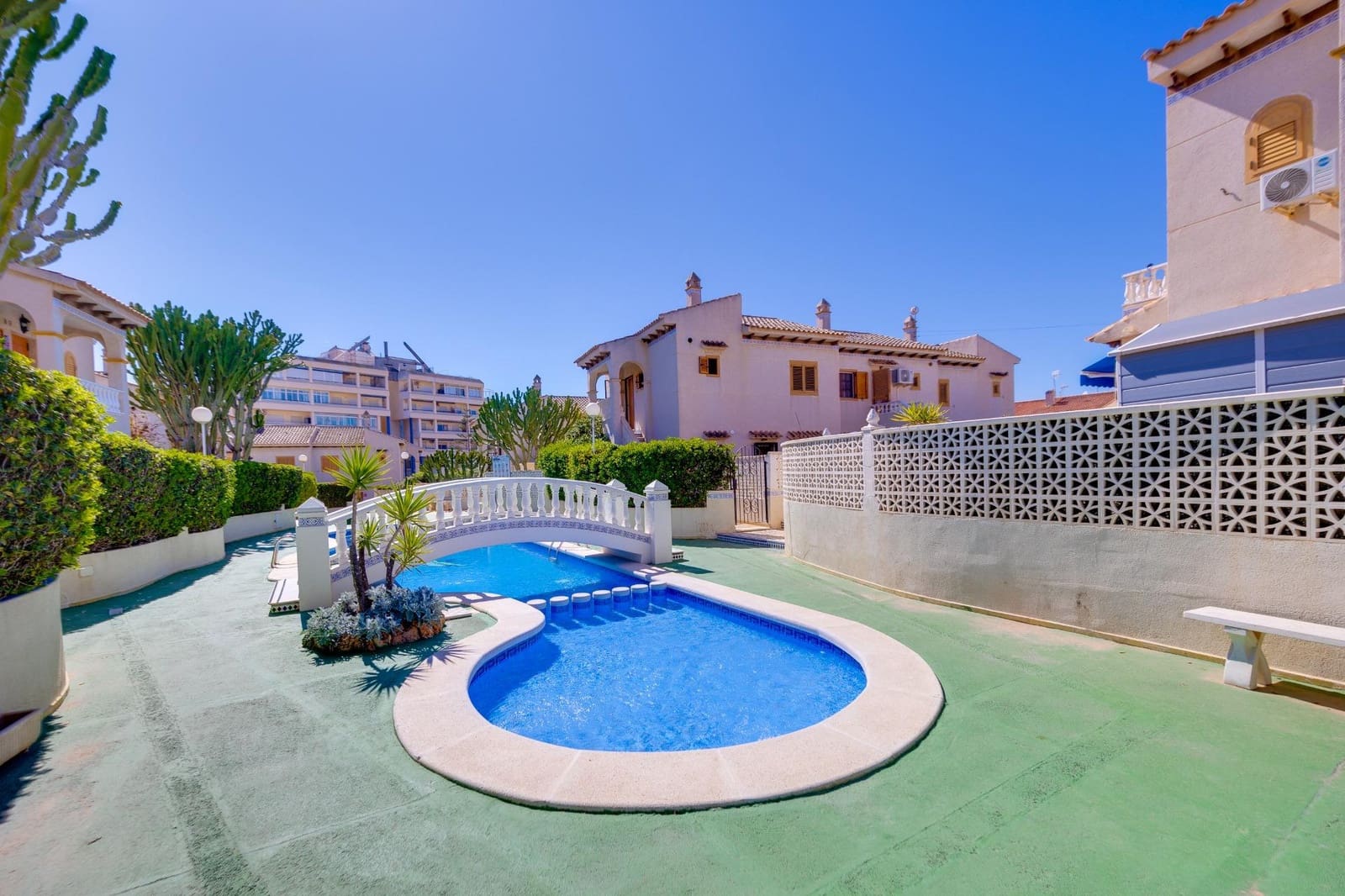 4 bedroom Villa for sale in La Mata with pool garage - € 365,000 (Ref: 9783611)