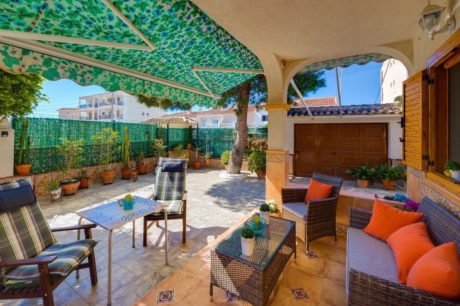 4 bedroom Villa for sale in La Mata with pool garage - € 365,000 (Ref: 9783611)