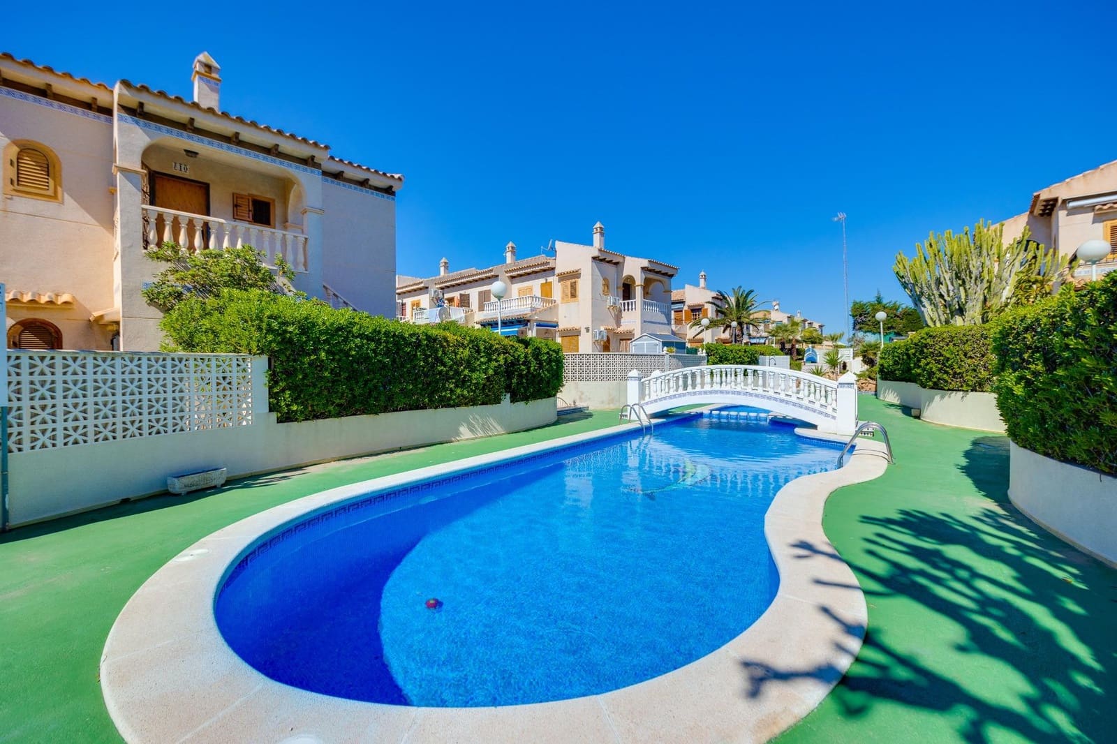 4 bedroom Villa for sale in La Mata with pool garage - € 365,000 (Ref: 9783611)