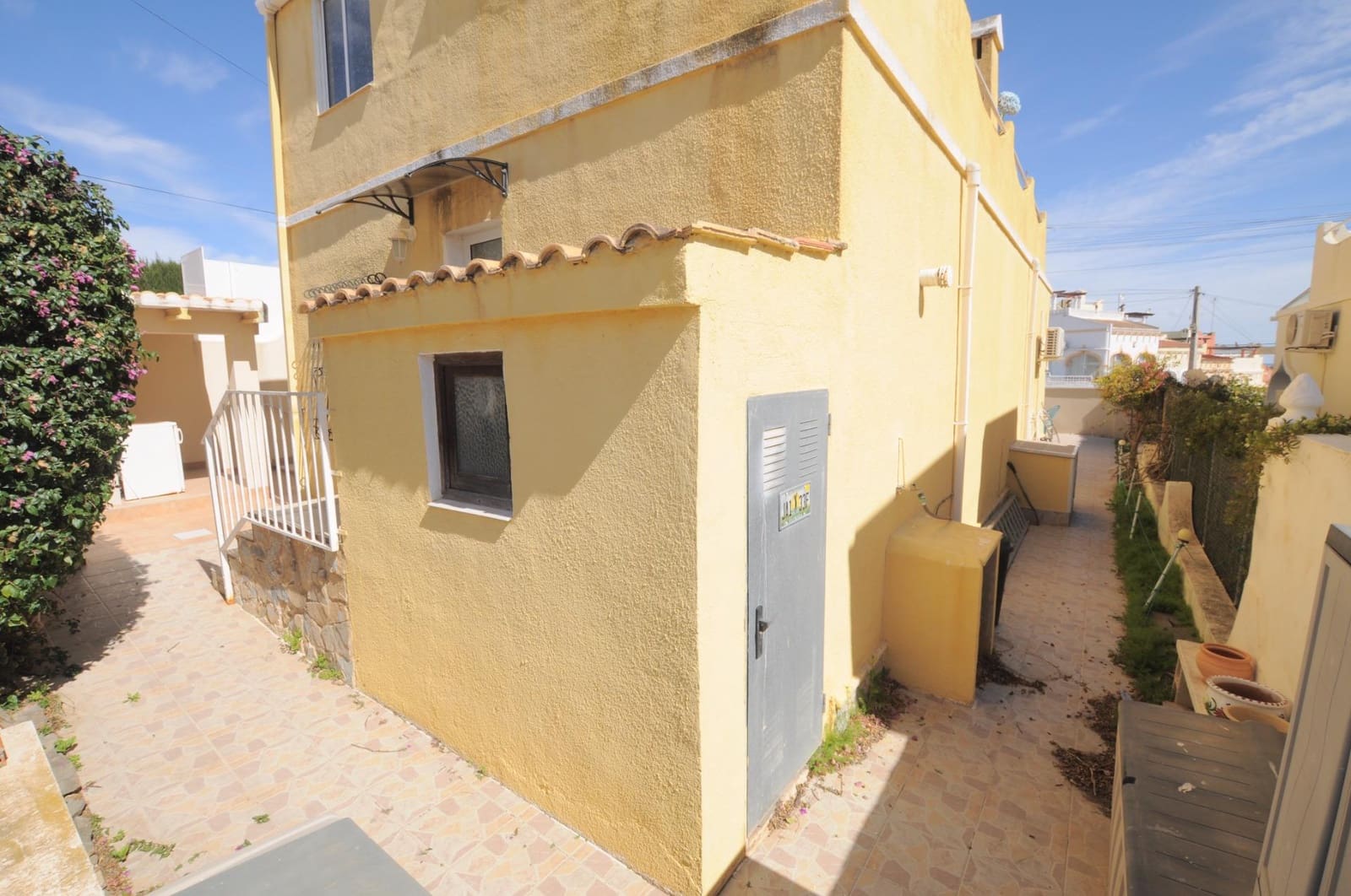 3 slaapkamer Villa te koop in San Miguel de Salinas met zwembad - € 199.000 (Ref: 9811938)