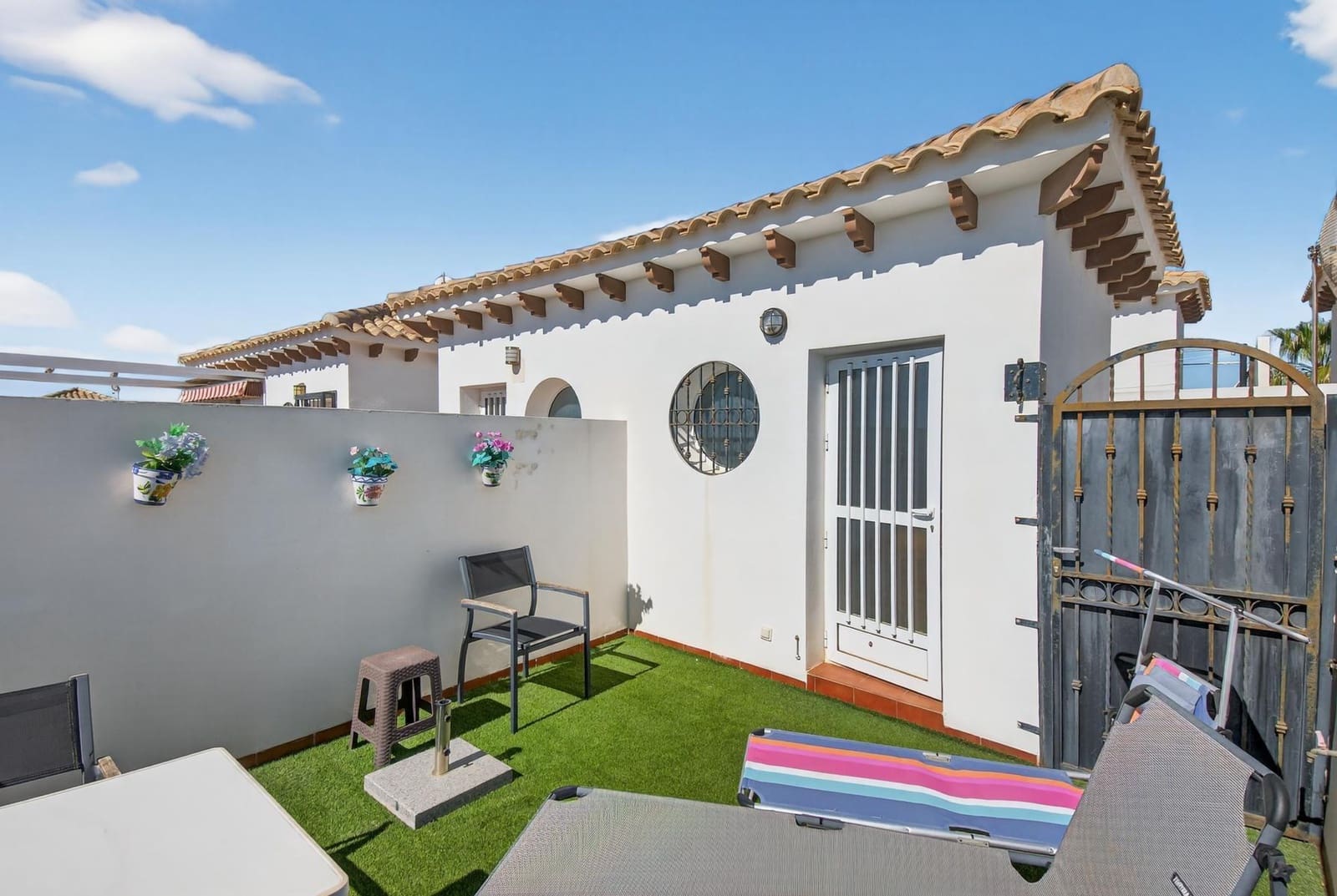 2 Zimmer Reihenhaus zu verkaufen in Orihuela Costa mit Pool Garage - 179.000 € (Ref: 9818256)