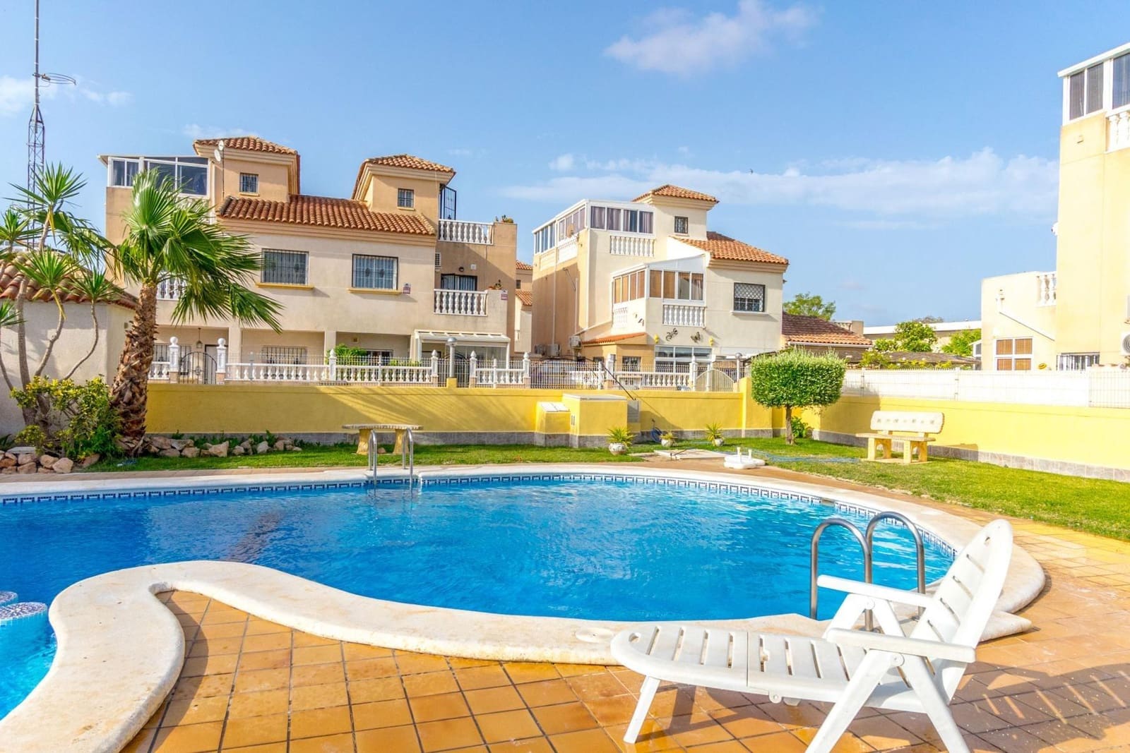 2 Zimmer Reihenhaus zu verkaufen in El Limonar mit Pool - 183.000 € (Ref: 9818257)