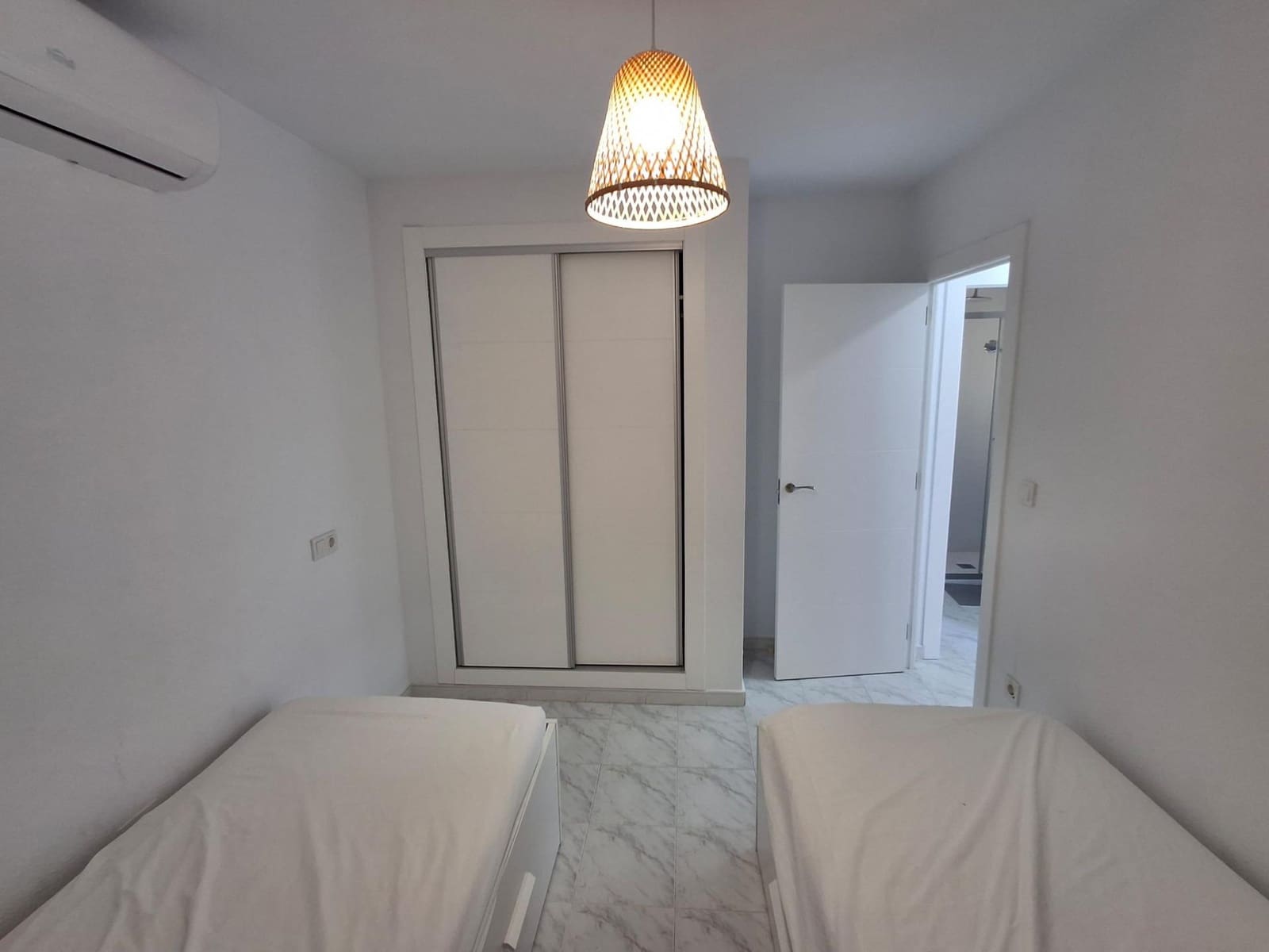 3 soveværelse Rækkehus til salg i Torrevieja med swimmingpool - € 175.000 (Ref: 9849403)