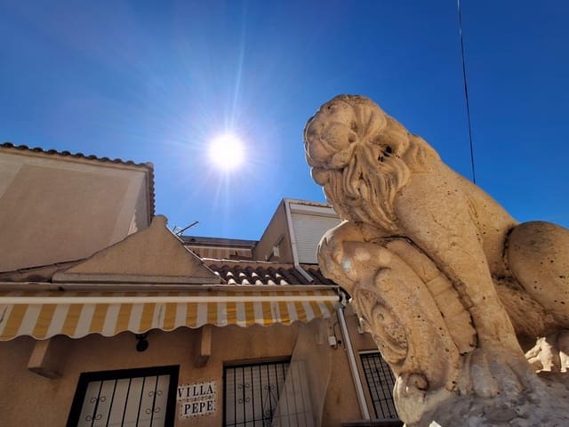 3 soveværelse Rækkehus til salg i Torrevieja med swimmingpool - € 175.000 (Ref: 9849403)