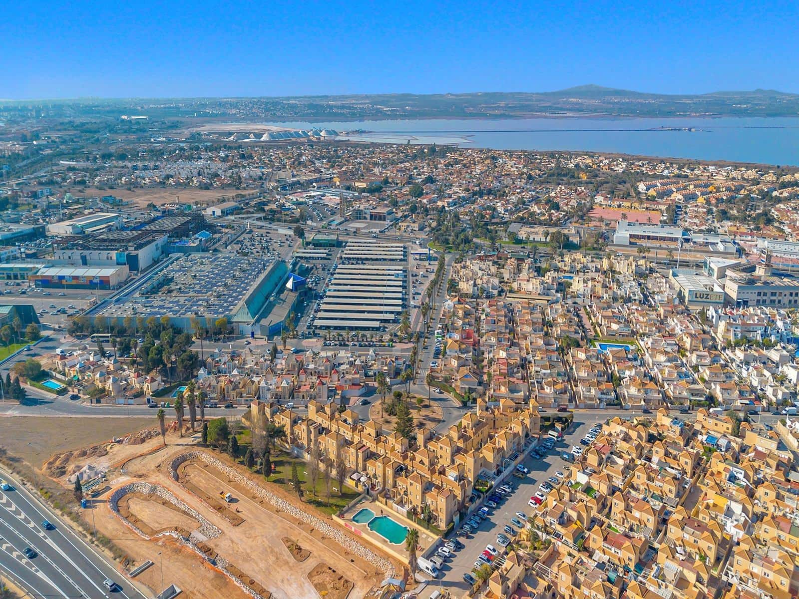 3 soveværelse Rækkehus til salg i Torrevieja med swimmingpool - € 175.000 (Ref: 9849403)