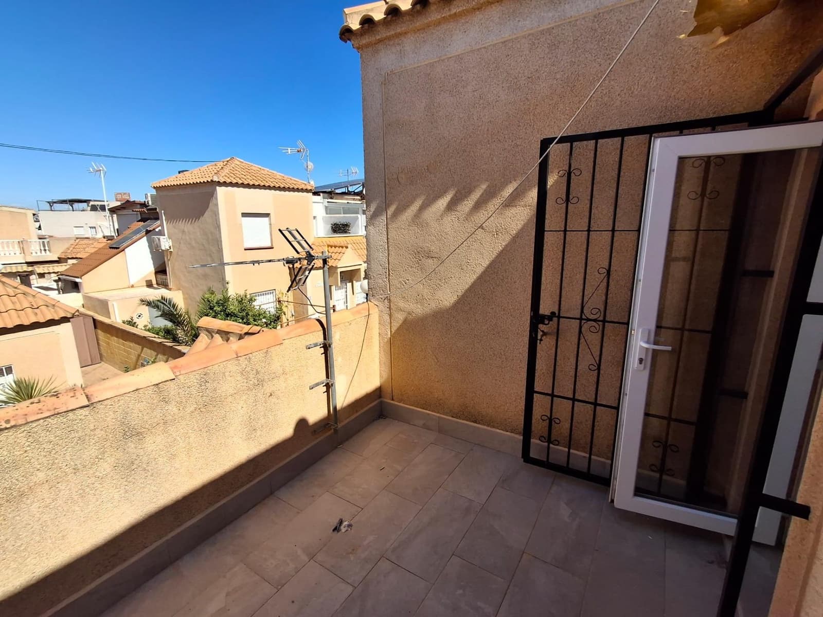 3 soveværelse Rækkehus til salg i Torrevieja med swimmingpool - € 175.000 (Ref: 9849403)