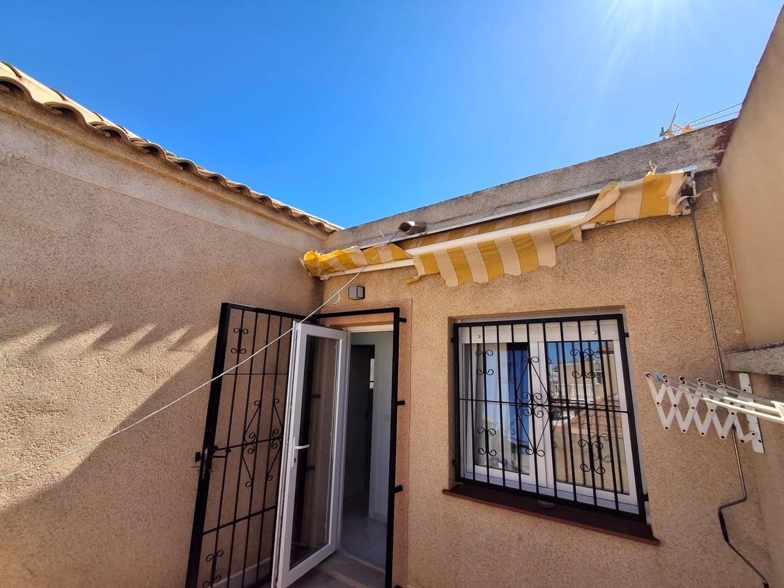 3 soveværelse Rækkehus til salg i Torrevieja med swimmingpool - € 175.000 (Ref: 9849403)