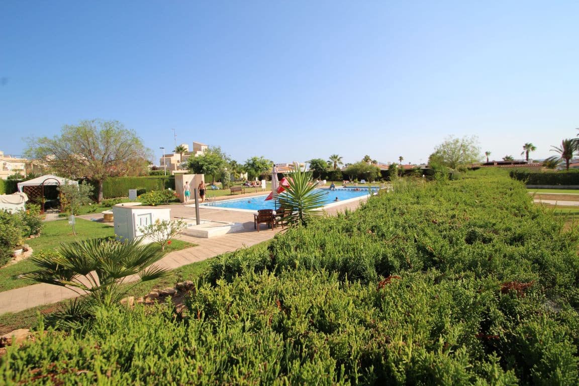 2 chambre Villa/Maison à vendre à Torrevieja avec piscine - 228 000 € (Ref: 9851789)