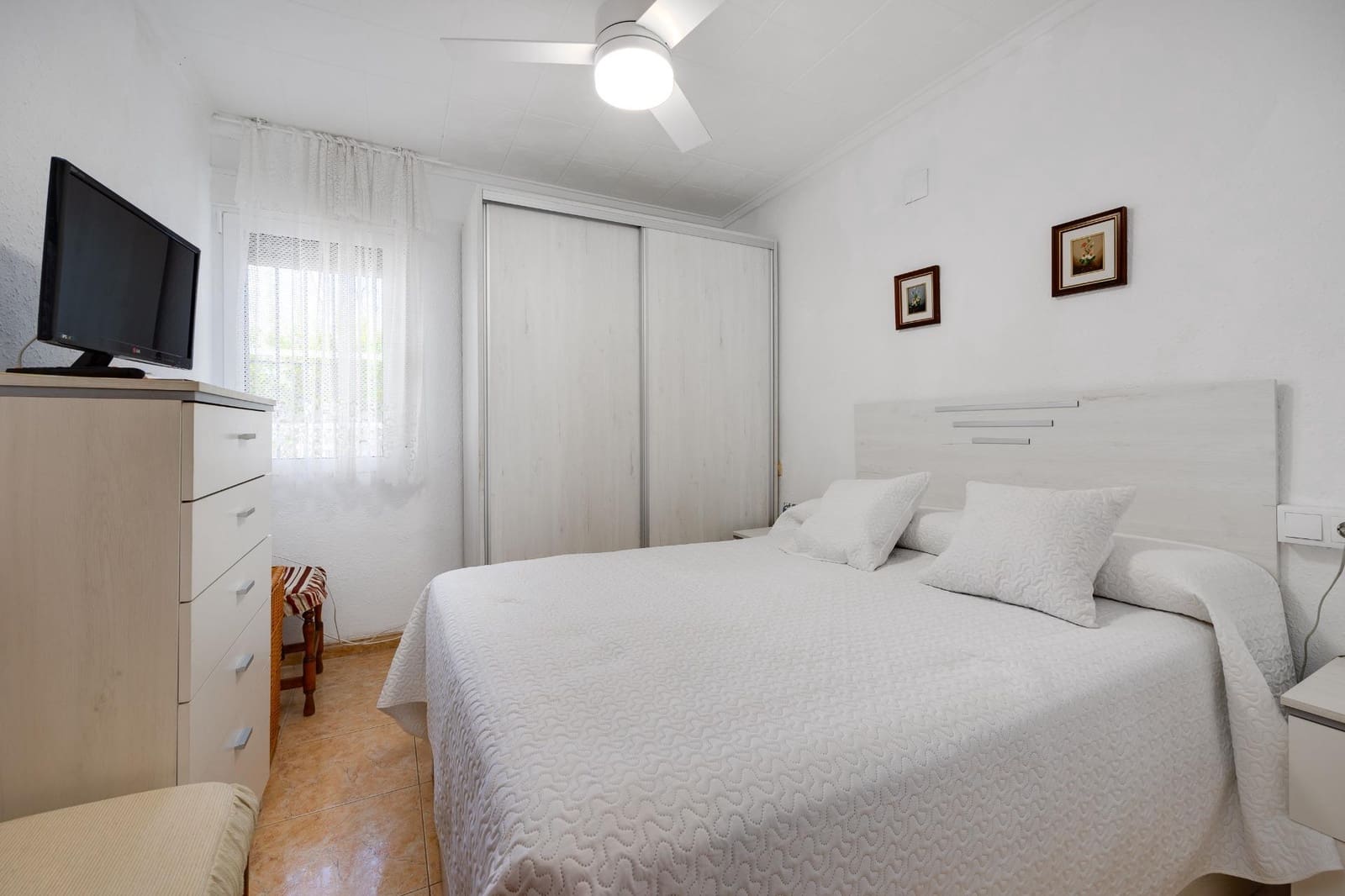 Bungalow de 2 habitaciones en Torrevieja en venta - 139.900 € (Ref: 9876467)