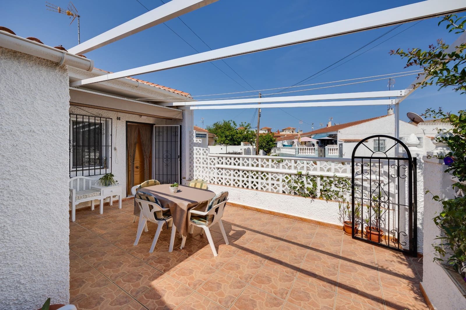 Bungalow de 2 habitaciones en Torrevieja en venta - 139.900 € (Ref: 9876467)