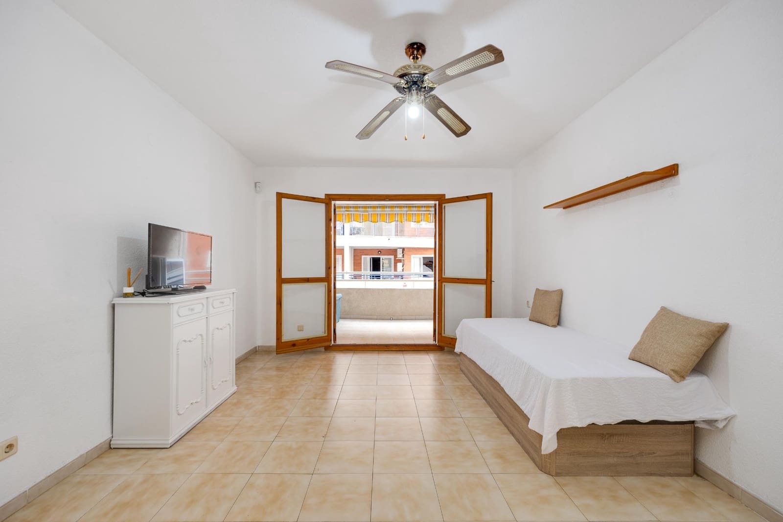 2 soverom Leilighet til salgs i Torrevieja med svømmebasseng - € 130 000 (Ref: 9878893)