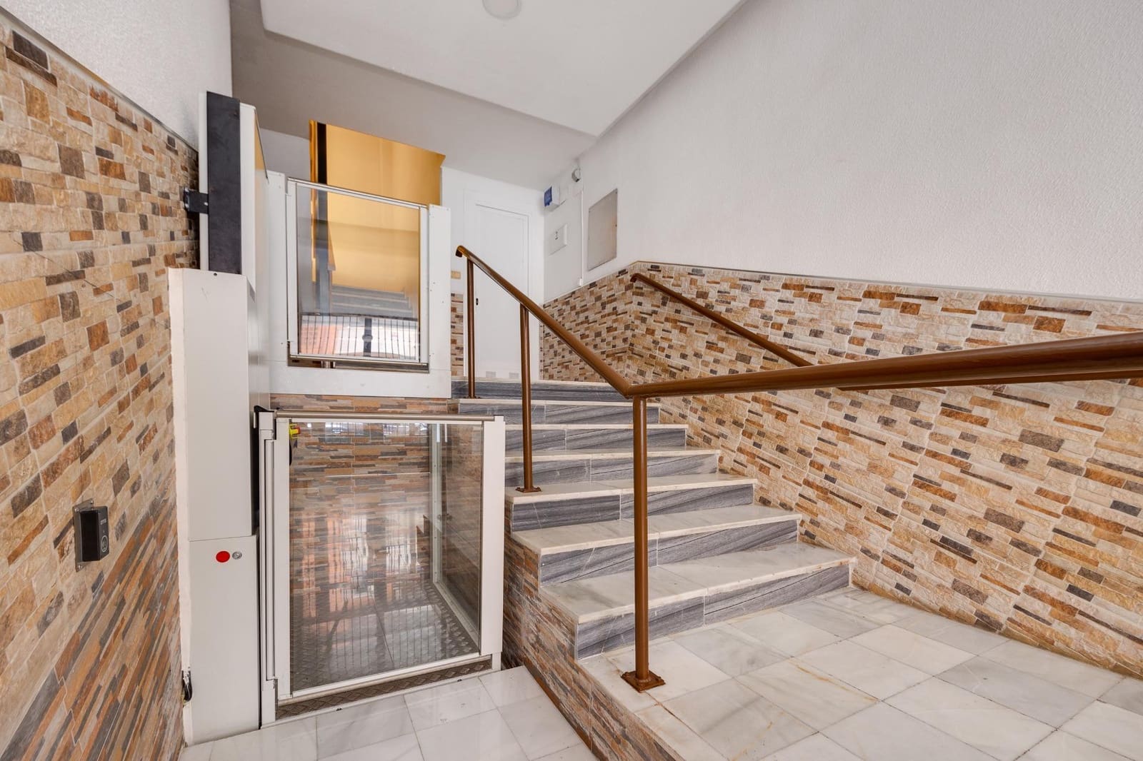2 soverom Leilighet til salgs i Torrevieja med svømmebasseng - € 130 000 (Ref: 9878893)