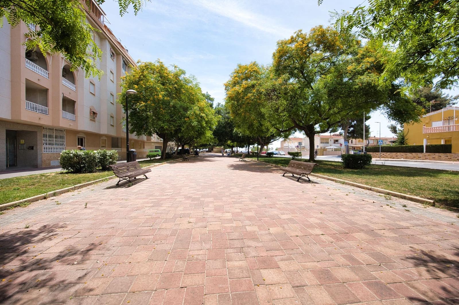 Apartamento de 2 habitaciones en Torrevieja en venta - 126.000 € (Ref: 9881962)