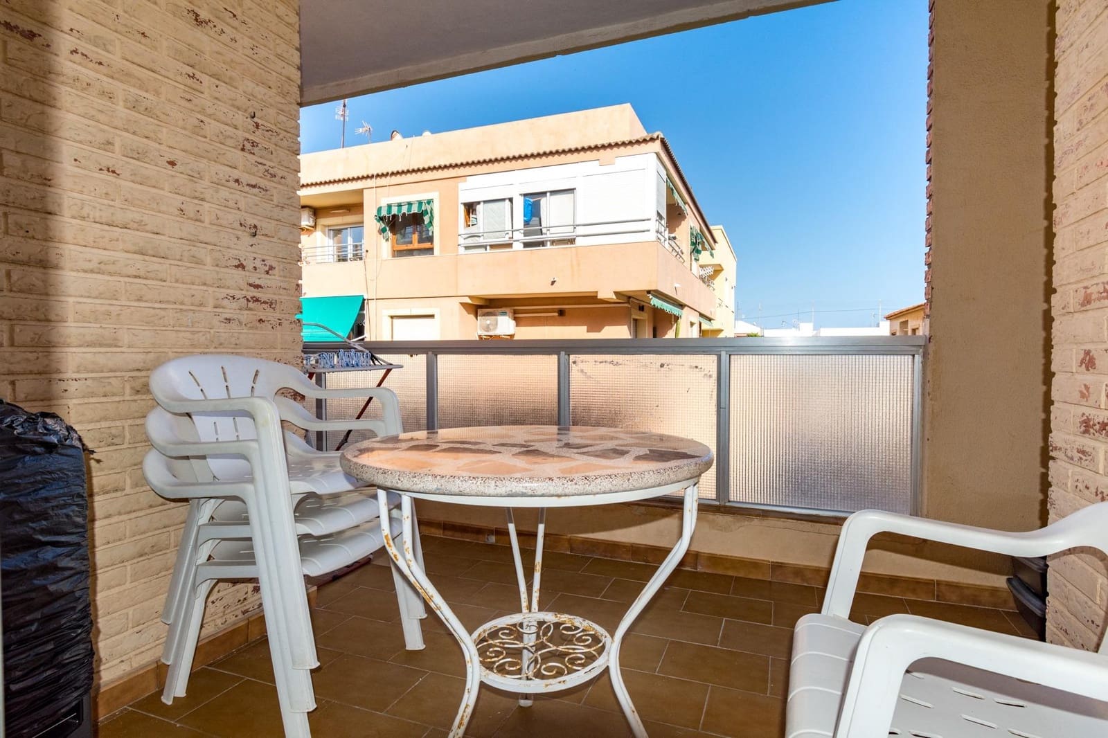 2 Zimmer Apartment zu verkaufen in Torrevieja mit Pool Garage - 140.000 € (Ref: 9881963)