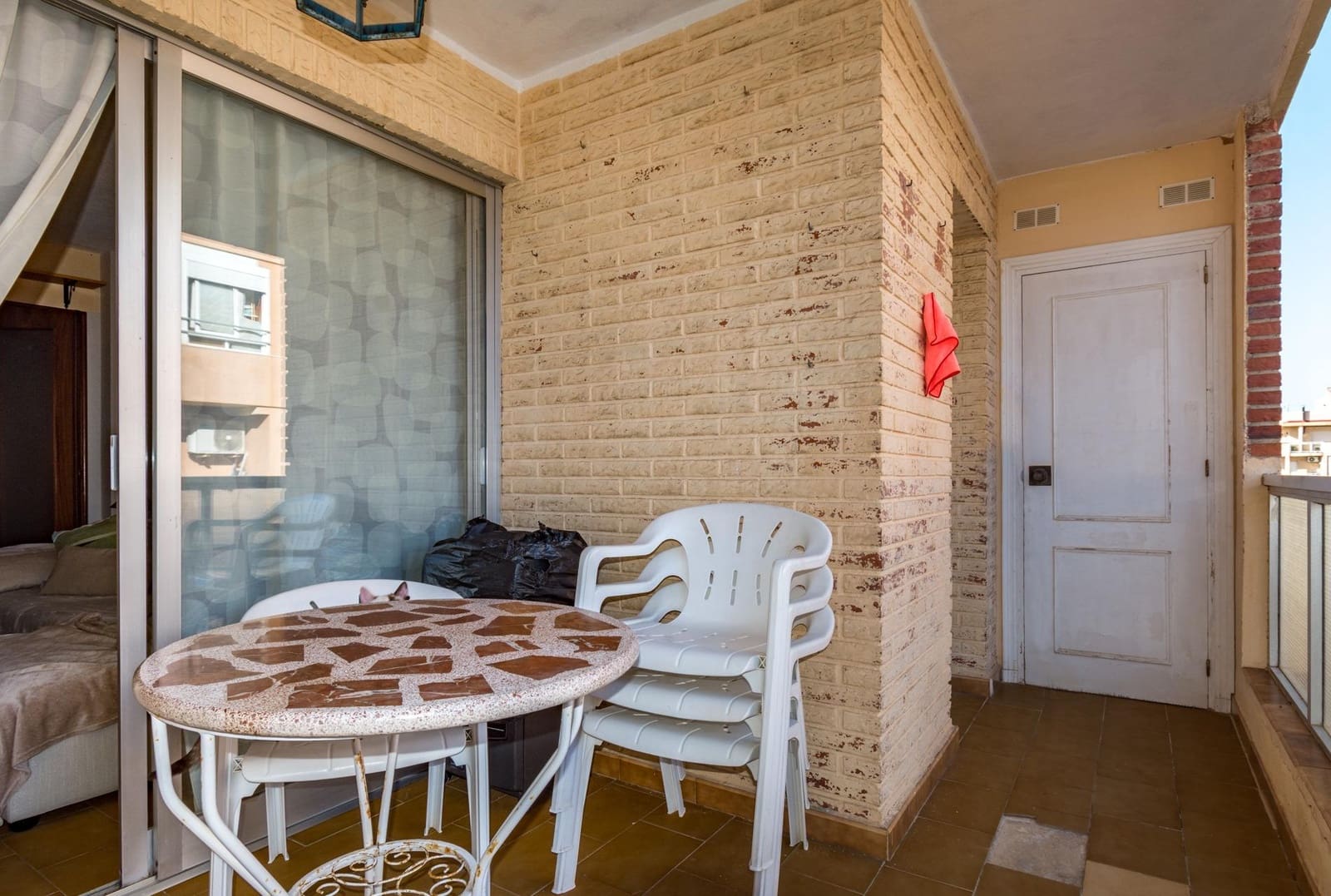2 Zimmer Apartment zu verkaufen in Torrevieja mit Pool Garage - 140.000 € (Ref: 9881963)