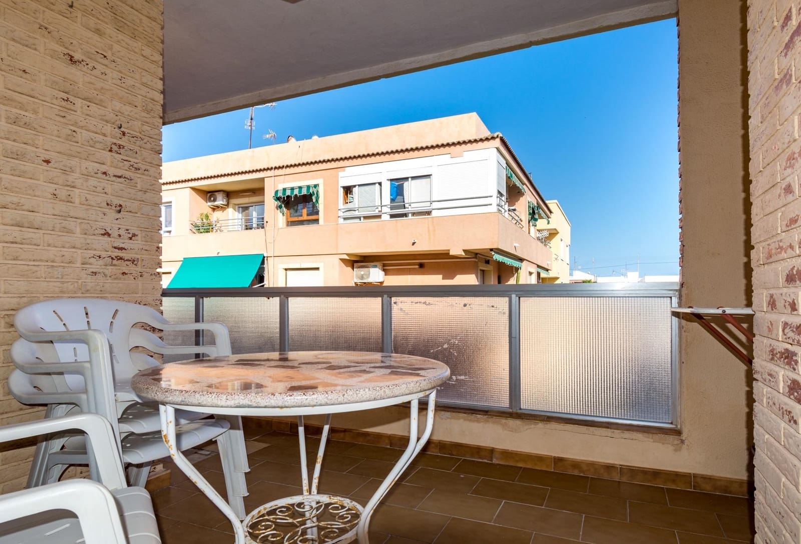 2 Zimmer Apartment zu verkaufen in Torrevieja mit Pool Garage - 140.000 € (Ref: 9881963)