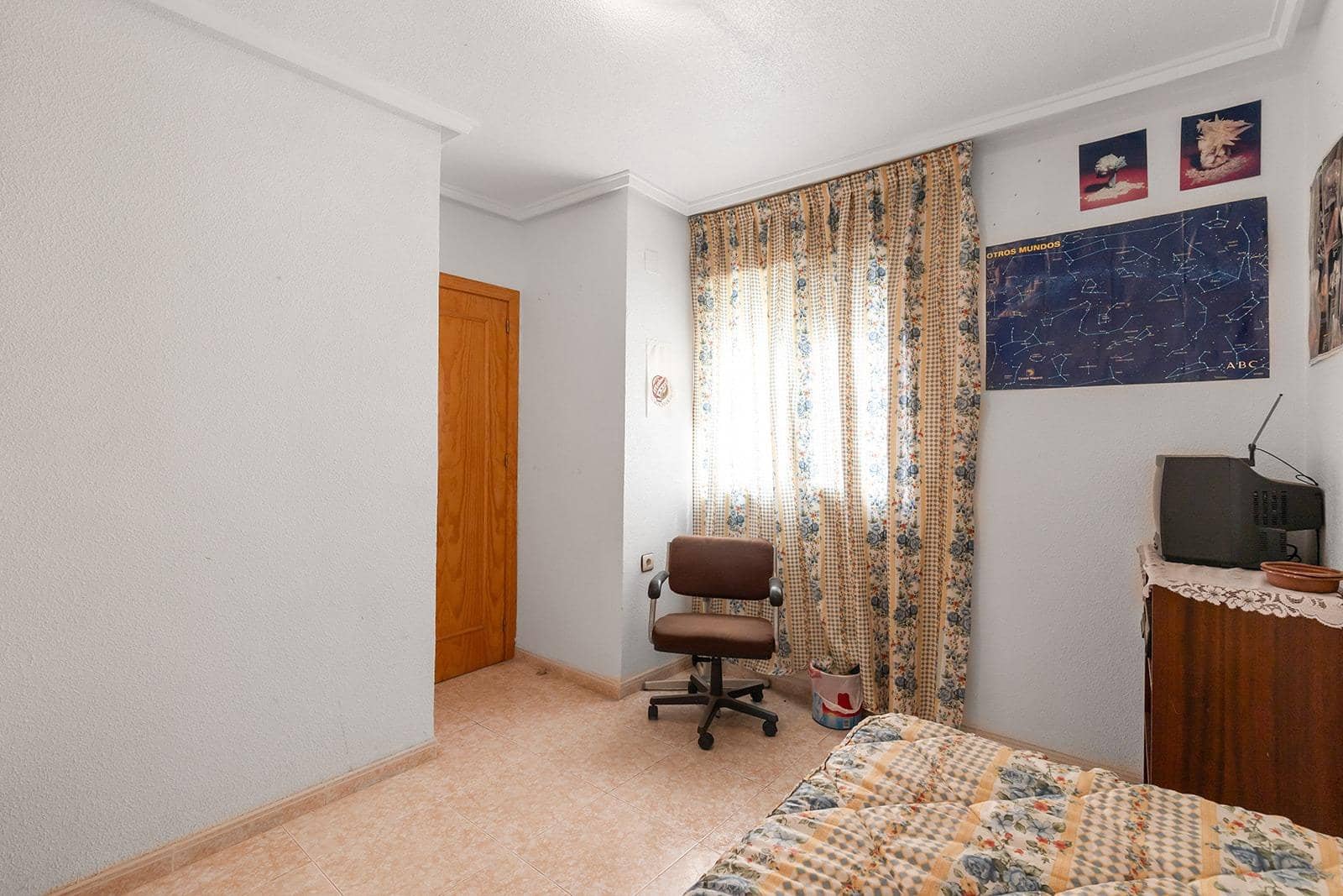 2 soveværelse Bungalow til salg i Torrevieja med swimmingpool - € 130.000 (Ref: 9884833)