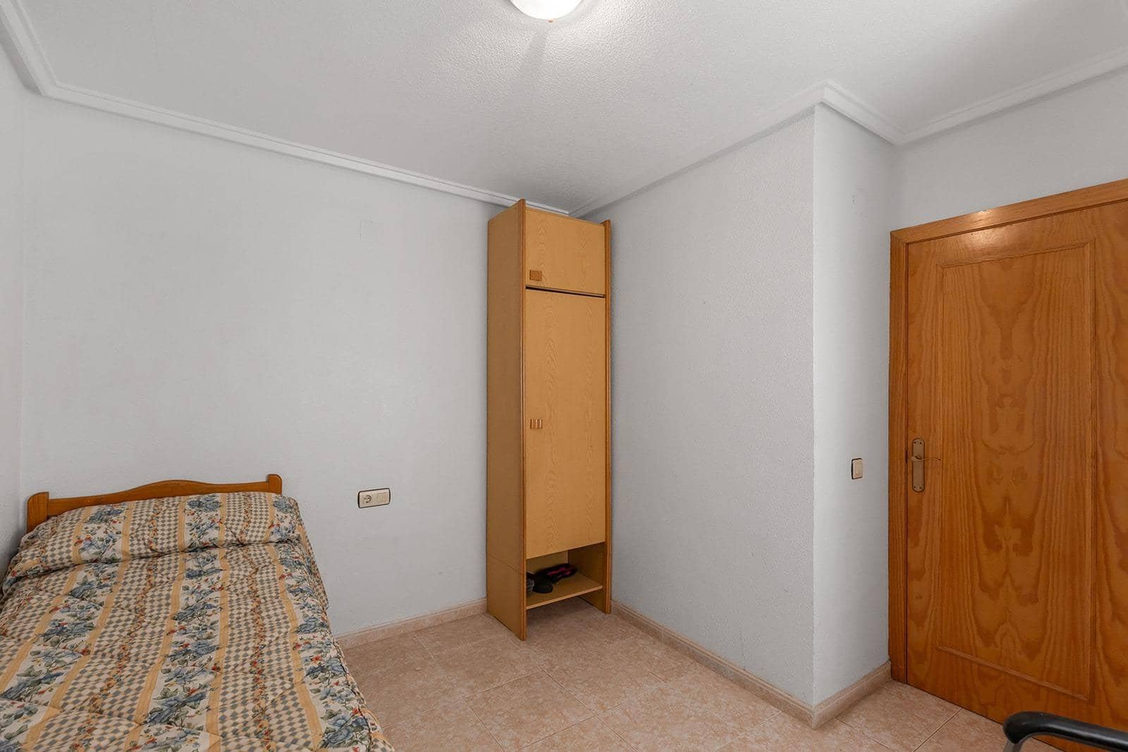 2 soveværelse Bungalow til salg i Torrevieja med swimmingpool - € 130.000 (Ref: 9884833)