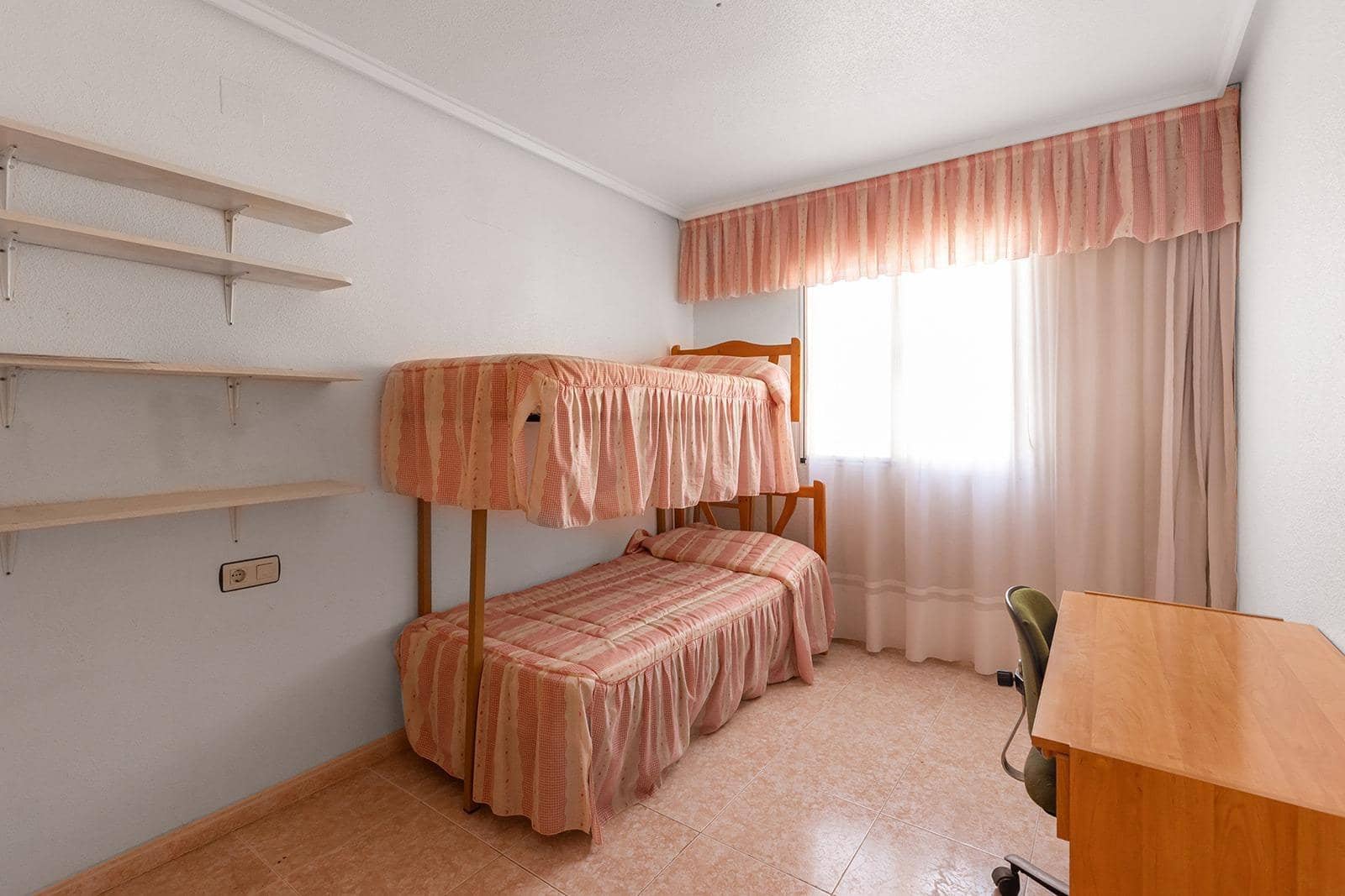 2 soveværelse Bungalow til salg i Torrevieja med swimmingpool - € 130.000 (Ref: 9884833)