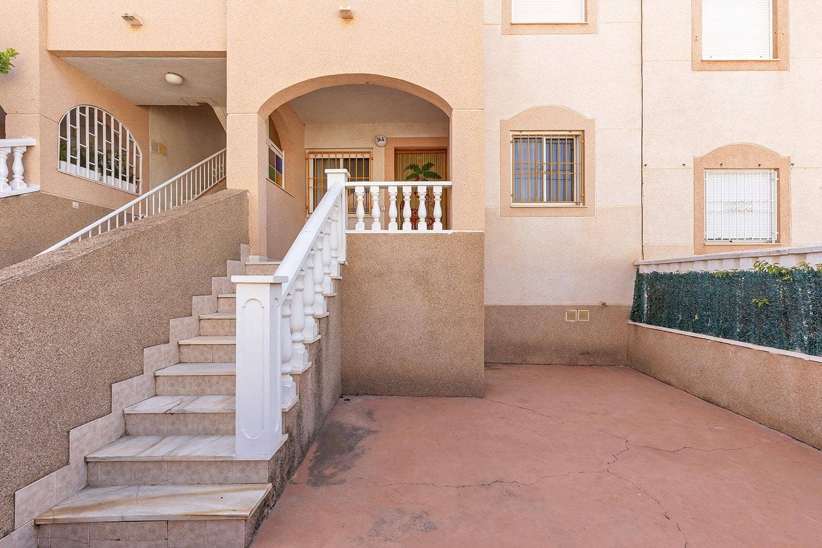 2 soveværelse Bungalow til salg i Torrevieja med swimmingpool - € 130.000 (Ref: 9884833)