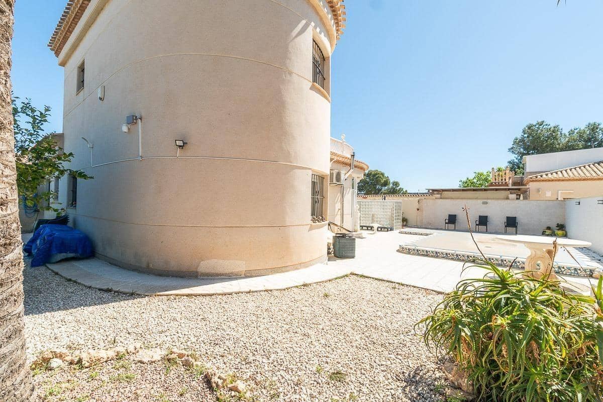 3 bedroom Villa for sale in La Zenia with pool garage - € 599,000 (Ref: 9888124)