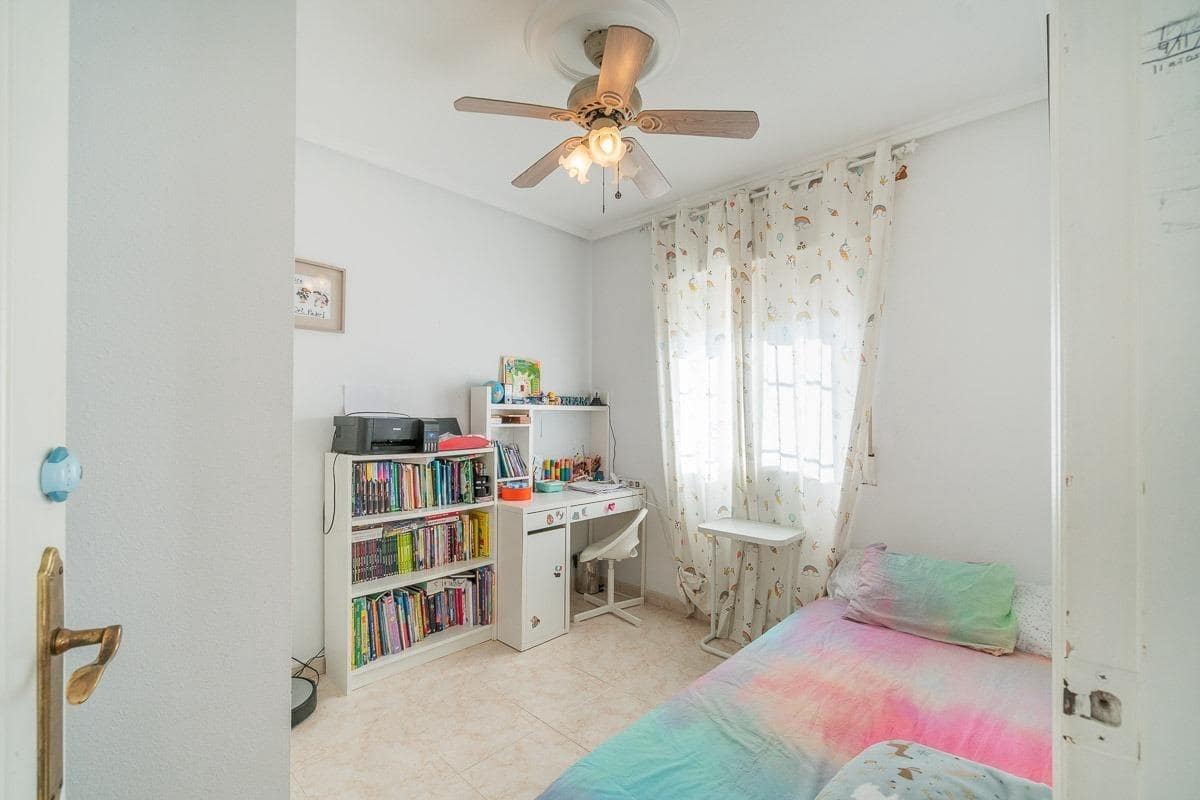 3 bedroom Villa for sale in Orihuela Costa with pool - € 229,000 (Ref: 9888978)
