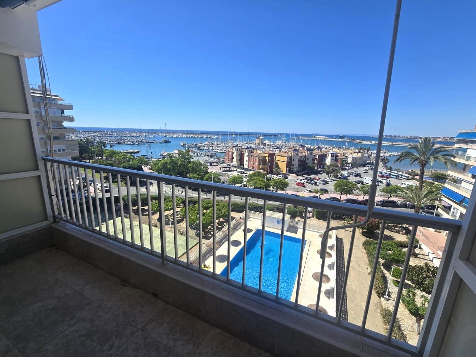 Apartamento de 3 habitaciones en Torrevieja en venta con piscina - 219.999 € (Ref: 9890407)