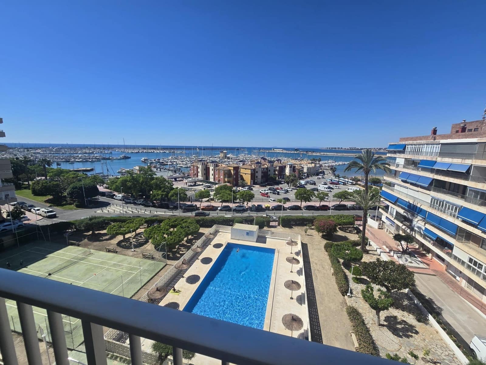 Apartamento de 3 habitaciones en Torrevieja en venta con piscina - 219.999 € (Ref: 9890407)