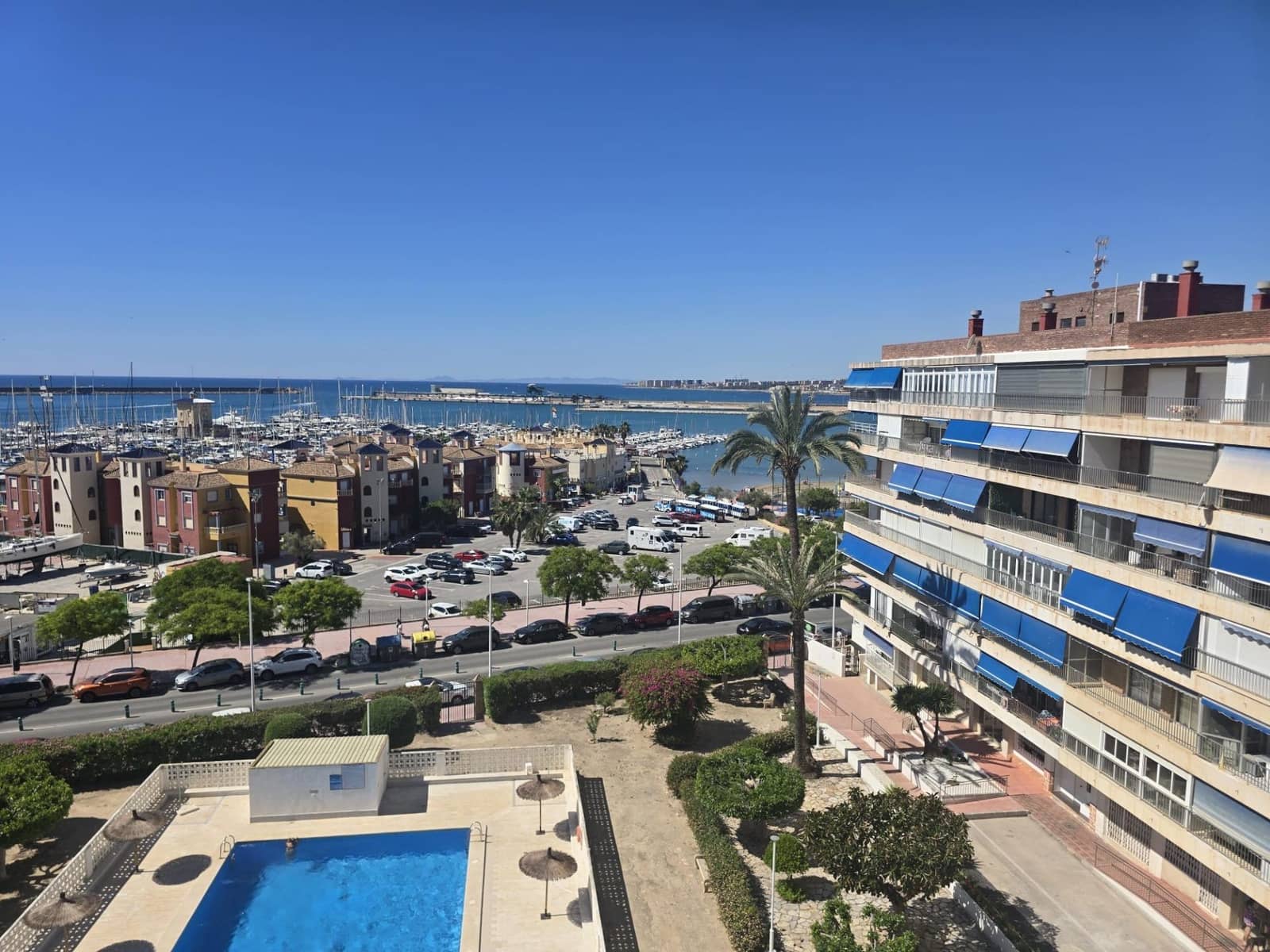 Apartamento de 3 habitaciones en Torrevieja en venta con piscina - 219.999 € (Ref: 9890407)