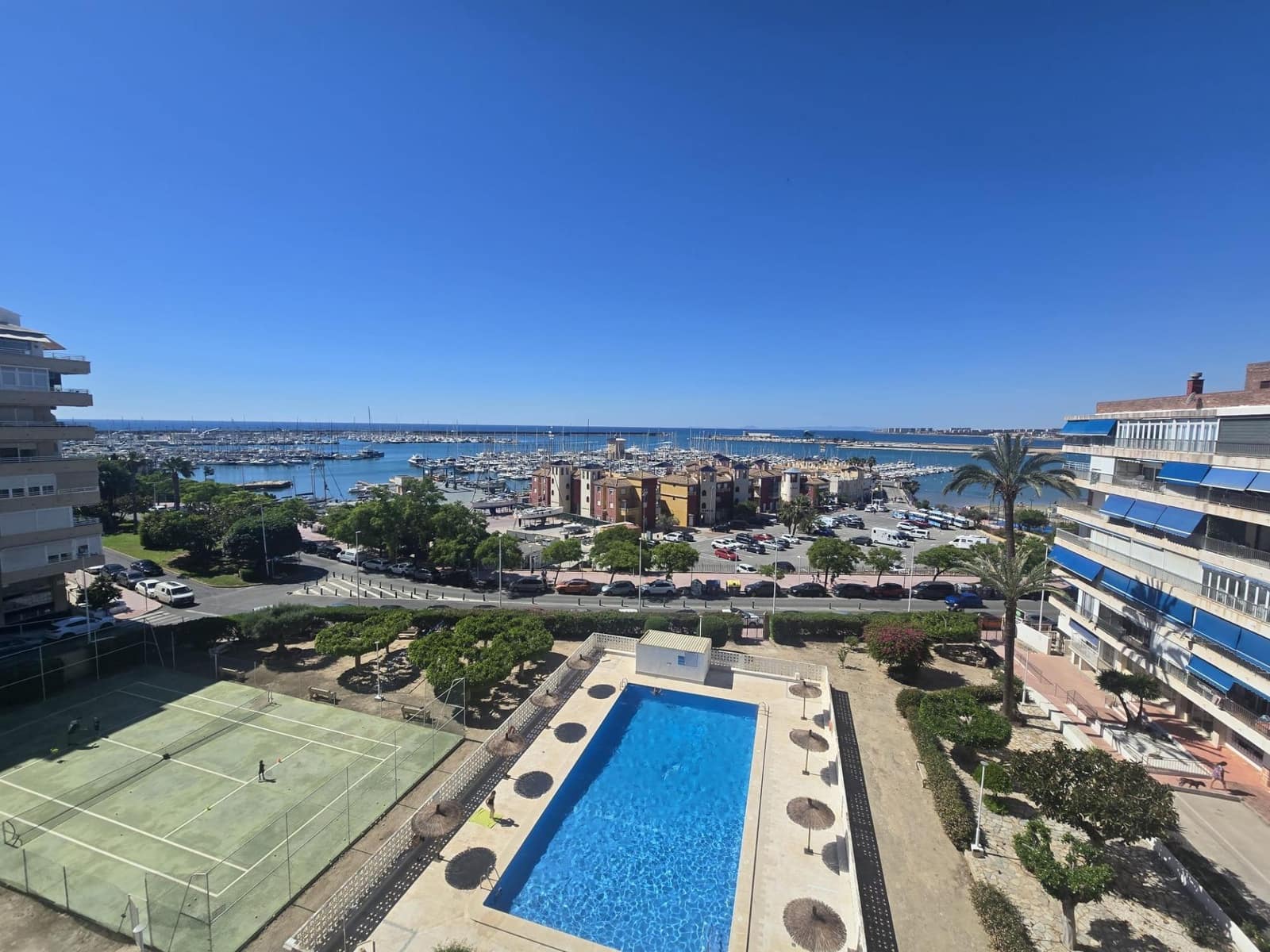 Apartamento de 3 habitaciones en Torrevieja en venta con piscina - 219.999 € (Ref: 9890407)