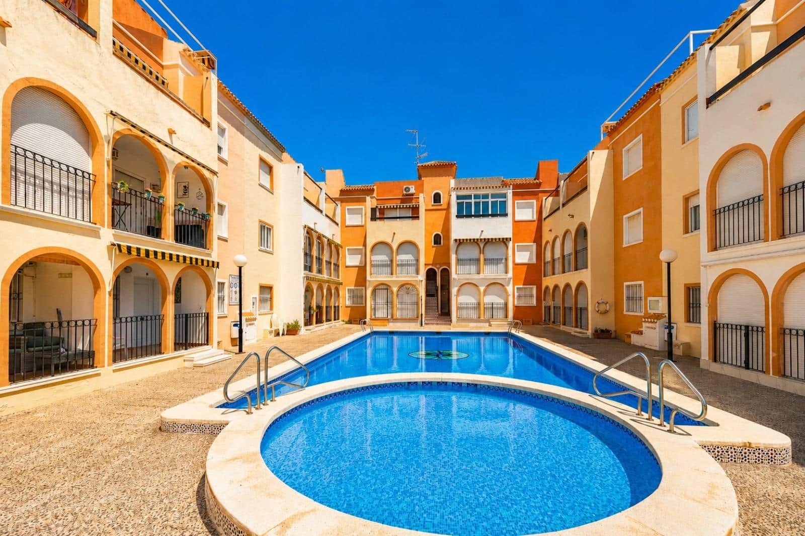 2 chambre Appartement à vendre à Torrevieja avec piscine - 135 000 € (Ref: 9908056)
