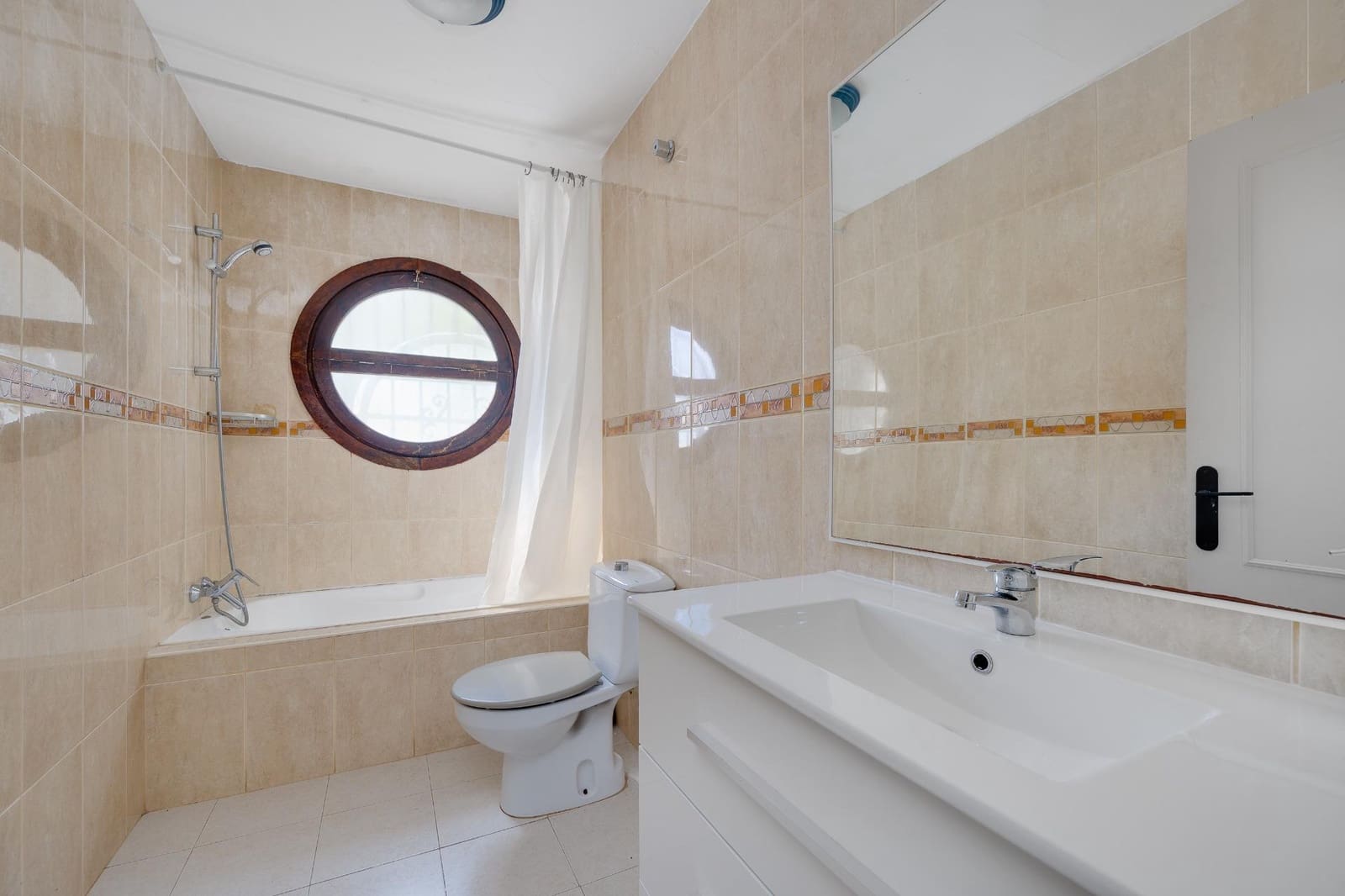 2 soveværelse Lejlighed til salg i Torrevieja med swimmingpool - € 139.500 (Ref: 9908057)