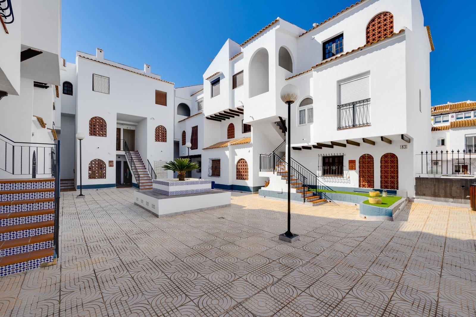 2 soveværelse Lejlighed til salg i Torrevieja med swimmingpool - € 139.500 (Ref: 9908057)