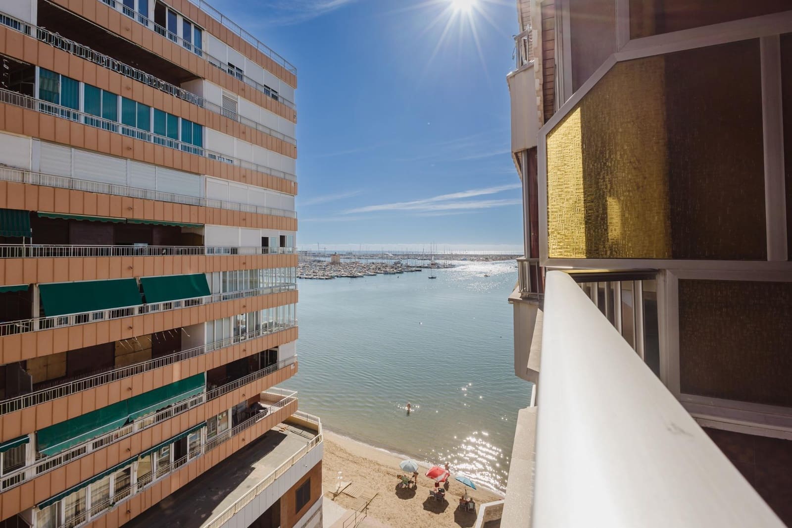 3 soveværelse Lejlighed til salg i Torrevieja med swimmingpool - € 239.000 (Ref: 9908058)