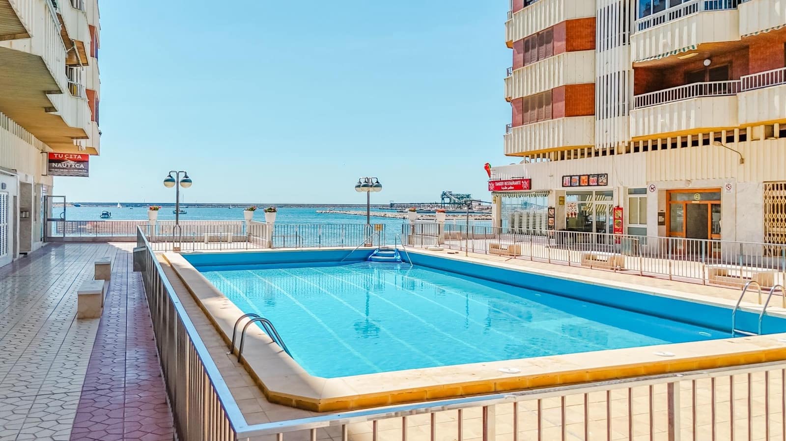 3 soveværelse Lejlighed til salg i Torrevieja med swimmingpool - € 239.000 (Ref: 9908058)