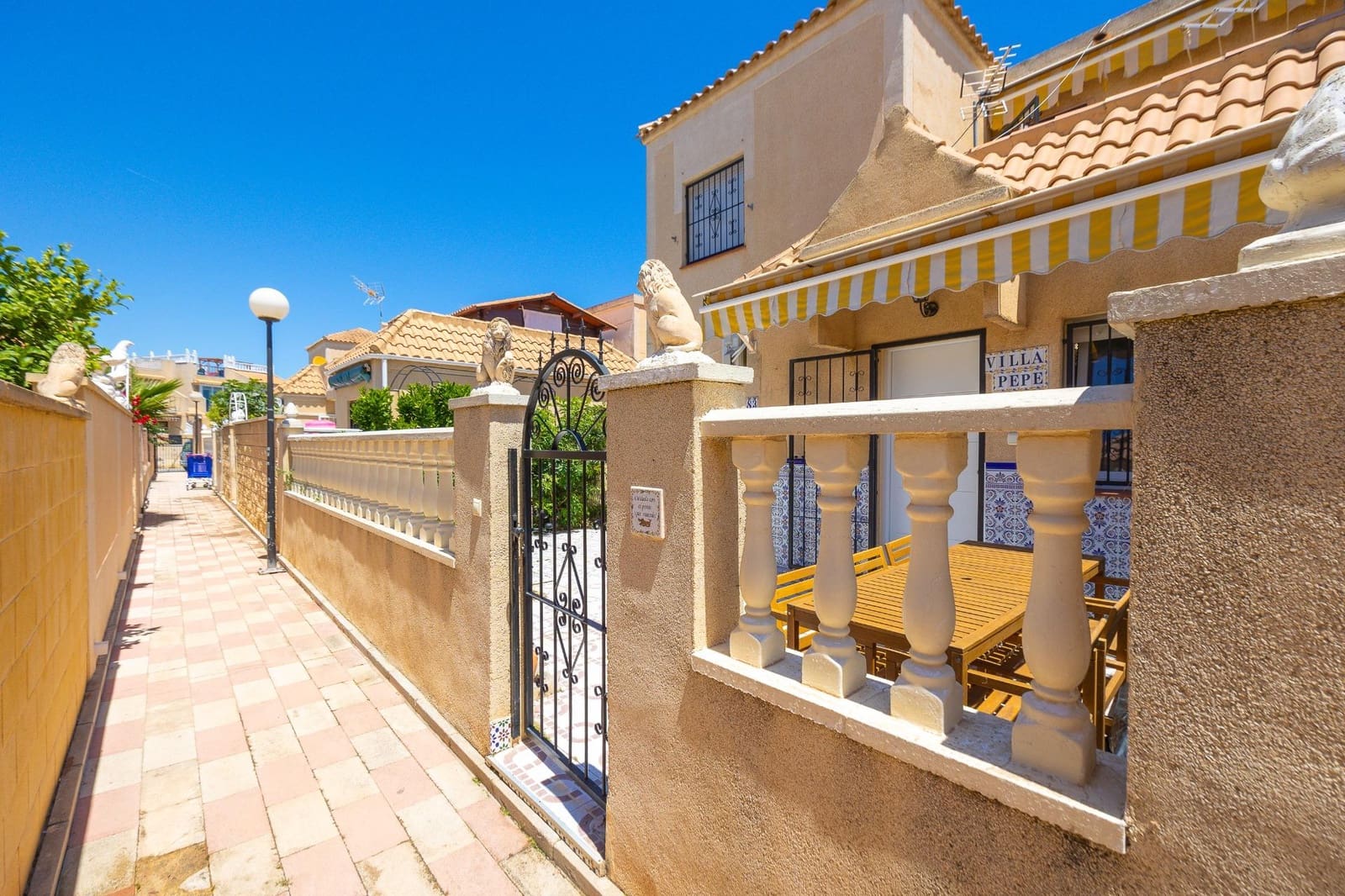 3 camera da letto Villetta a Schiera in vendita in Torrevieja con piscina - 175.000 € (Rif: 9908059)