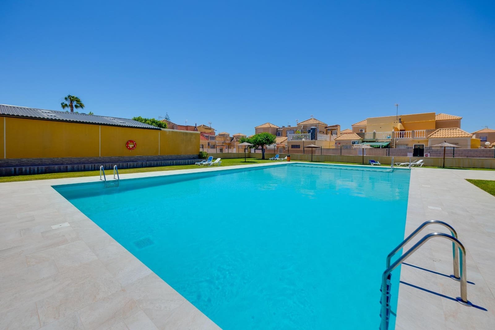 3 camera da letto Villetta a Schiera in vendita in Torrevieja con piscina - 175.000 € (Rif: 9908059)