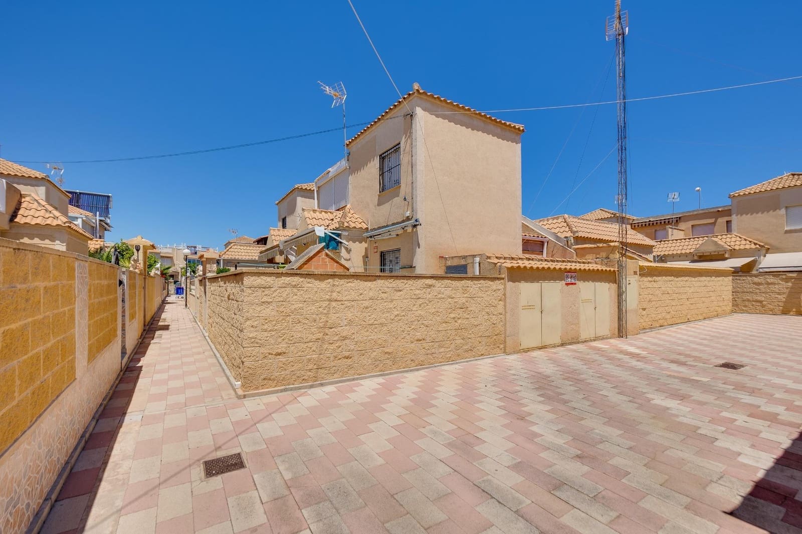 3 camera da letto Villetta a Schiera in vendita in Torrevieja con piscina - 175.000 € (Rif: 9908059)