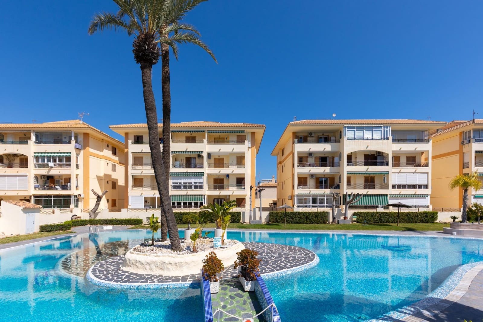 Studio for sale in La Mata with pool - € 107,260 (Ref: 9927438)