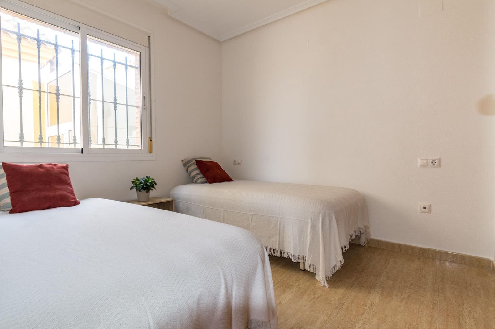 3 bedroom Villa for sale in Los Montesinos with pool - € 210,000 (Ref: 9927440)