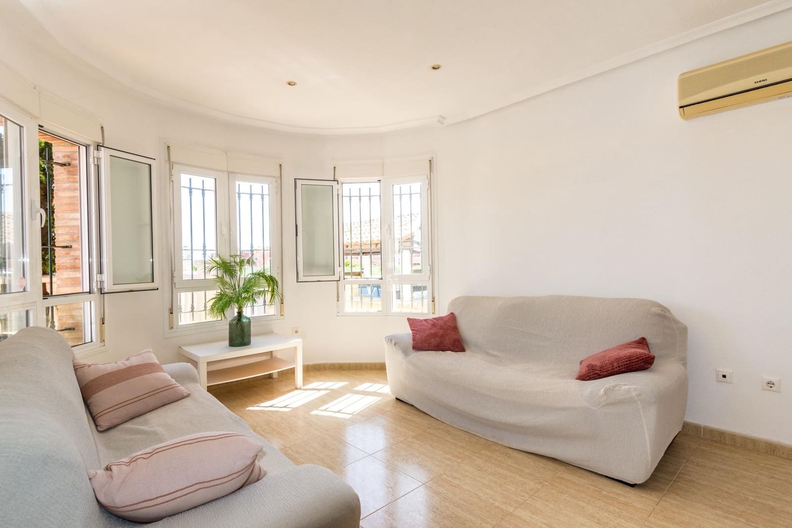 3 bedroom Villa for sale in Los Montesinos with pool - € 210,000 (Ref: 9927440)