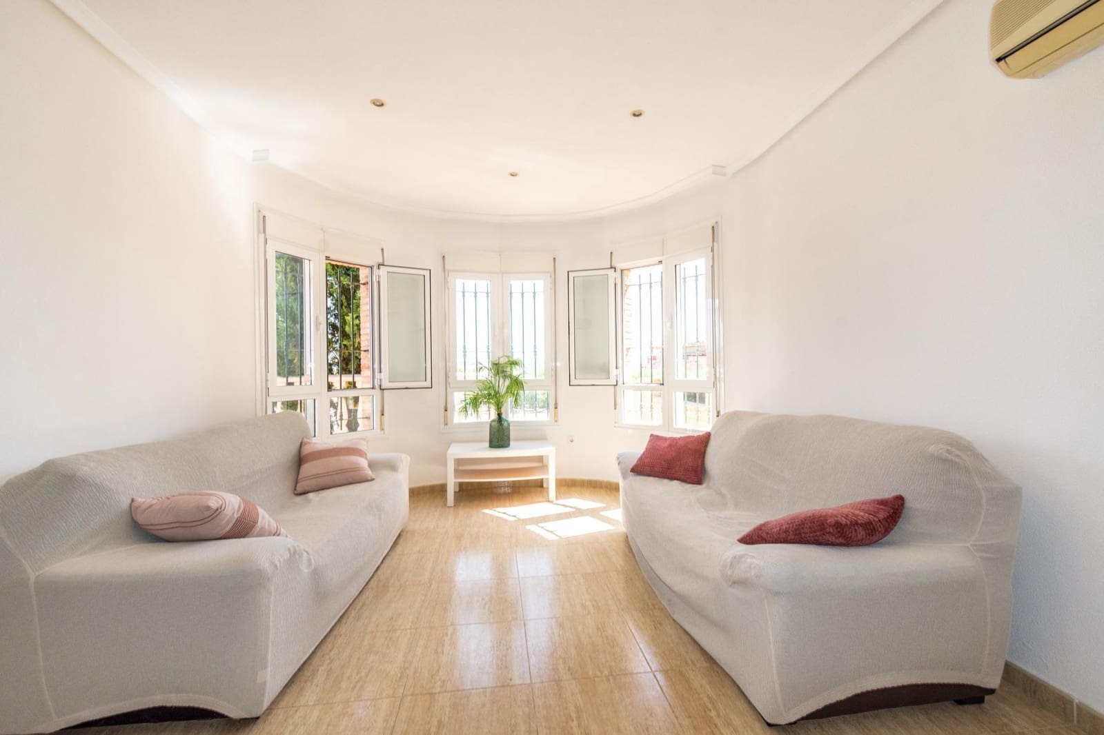 3 bedroom Villa for sale in Los Montesinos with pool - € 210,000 (Ref: 9927440)