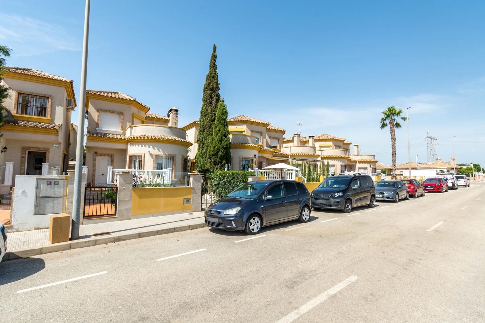 3 bedroom Villa for sale in Los Montesinos with pool - € 210,000 (Ref: 9927440)