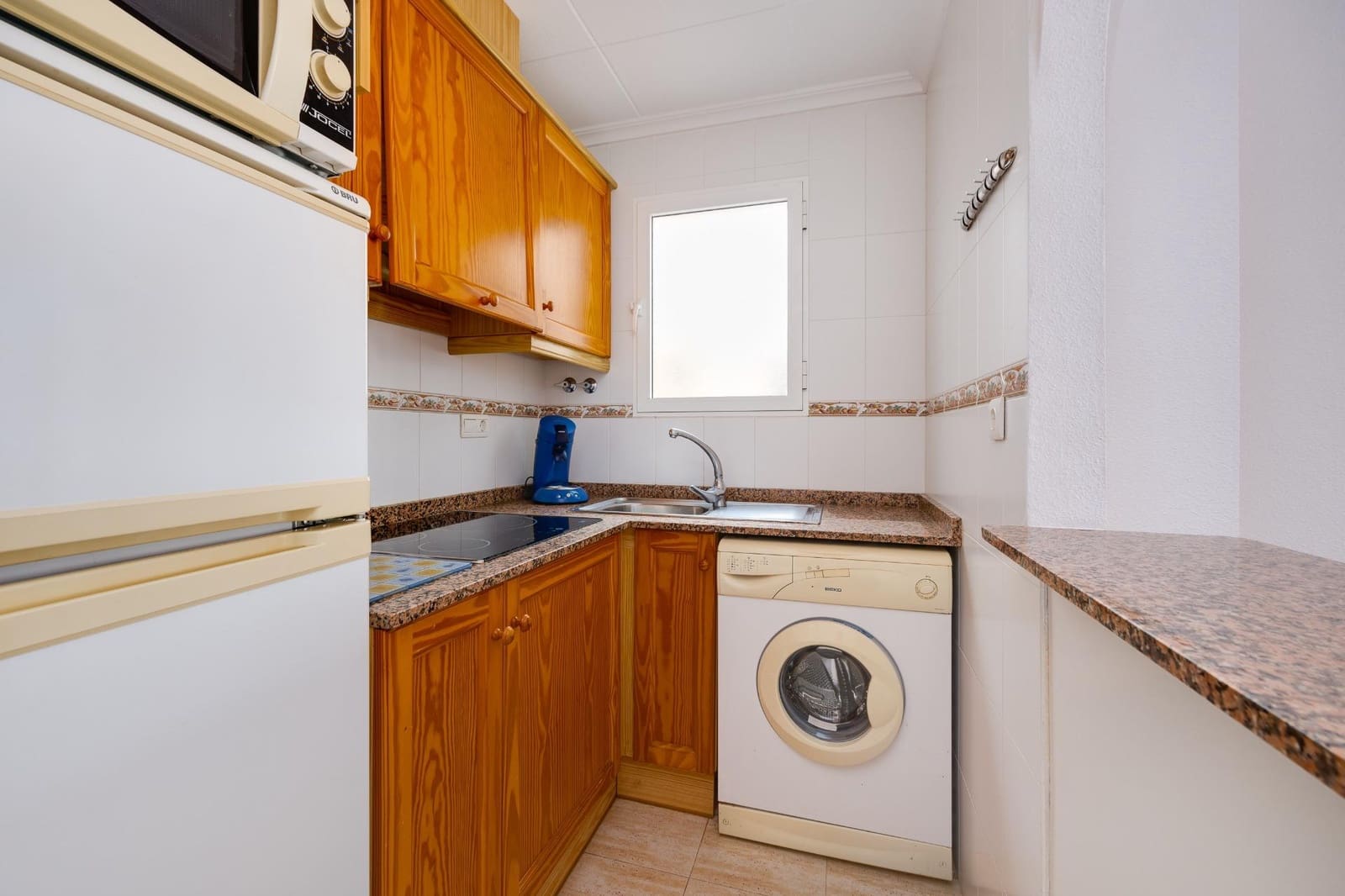 2 bedroom Apartment for sale in Torrevieja with pool - € 139,900 (Ref: 9962741)