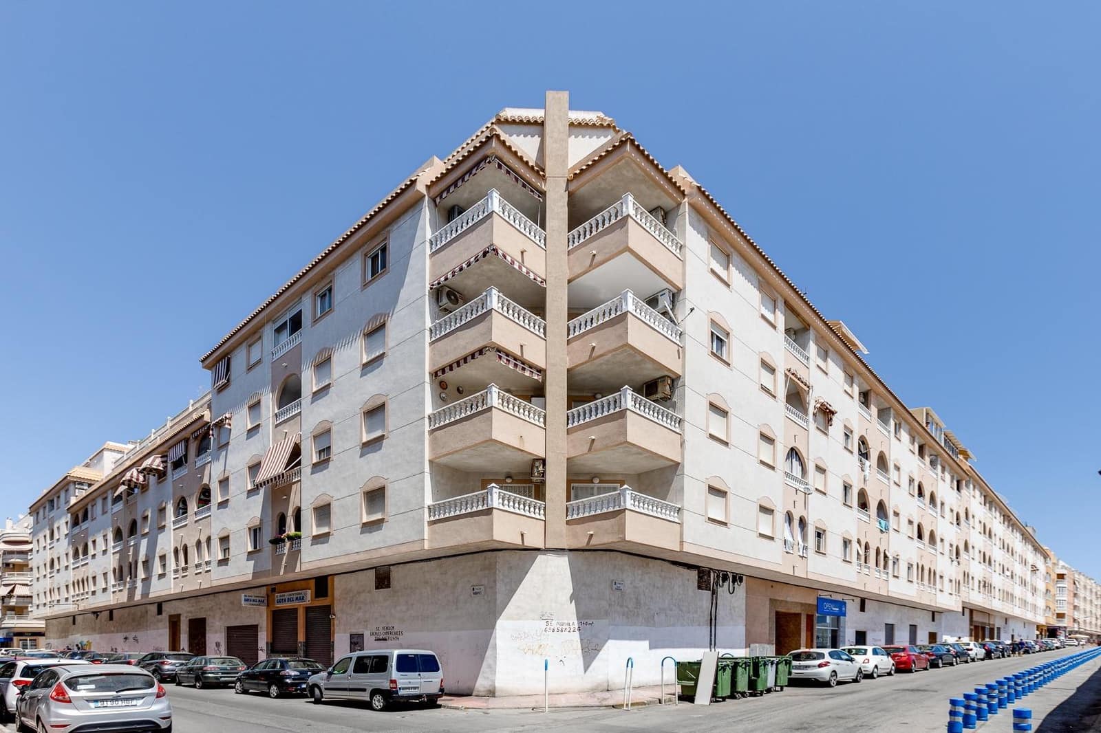 2 bedroom Apartment for sale in Torrevieja with pool - € 139,900 (Ref: 9962741)